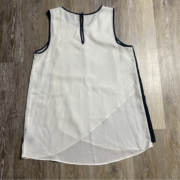 Two toned women’s top - Picture 2 of 3